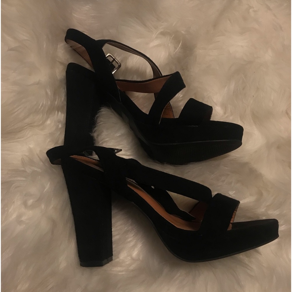 Report black heels